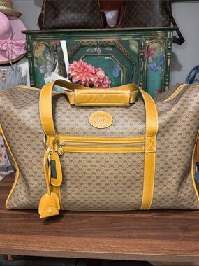 ✨Live Show Listing✨ Vintage Gucci GG Travel Bag